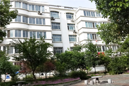 护驾御泽园3室2厅2卫84万121.5m2精装修，带车库